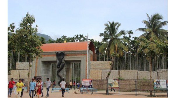 அடுத்தடுத்து புகார்கள் 