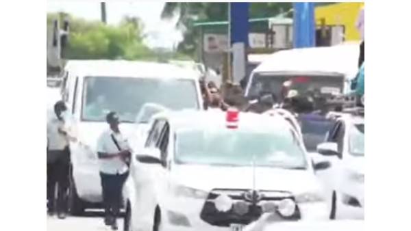 பென்ஸ் வாகனம் 