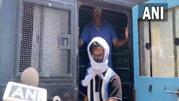 முகமது ஜுபைர் கைது 