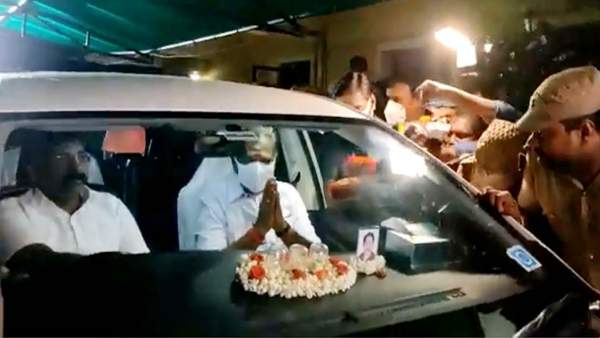 பதில் அளிக்க மறுப்பு 