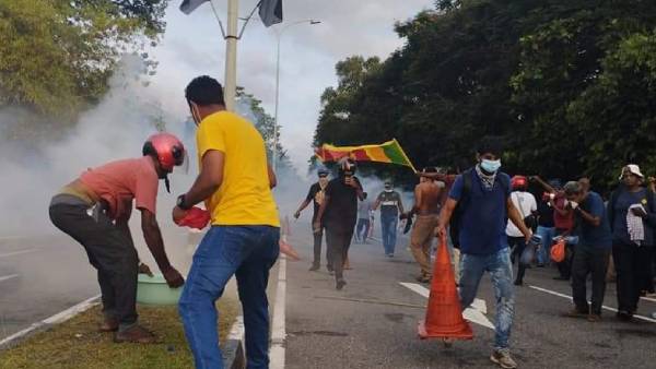 Srilanka protesters to capture Parliament? US consulate stops services 