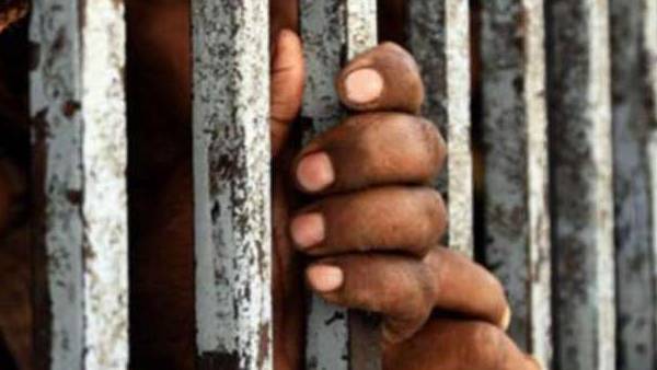 நிரம்பி வழியும் சிறைகள் 