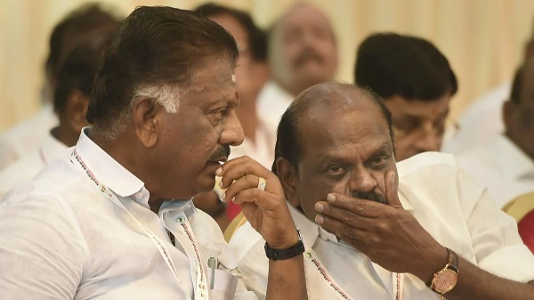 பதவிகள்
