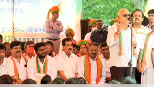 தமிழ்நாட்டில் ஆட்சிக் கவிழ்ப்பு தமிழ்நாட்டில் ஆட்சிக் கவிழ்ப்பு