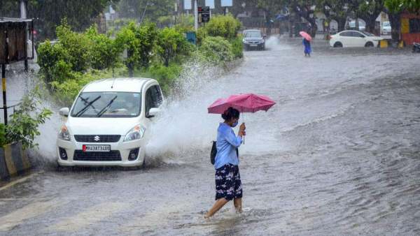 Heavy rain with squalls in various parts of Tamil Nadu Heavy rain with squalls in various parts of Tamil Nadu