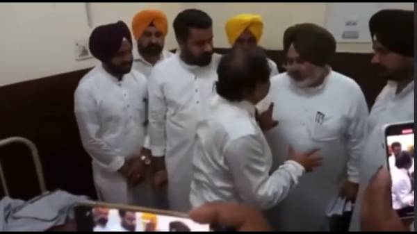 துணைவேந்தர் அவமதிப்பு 