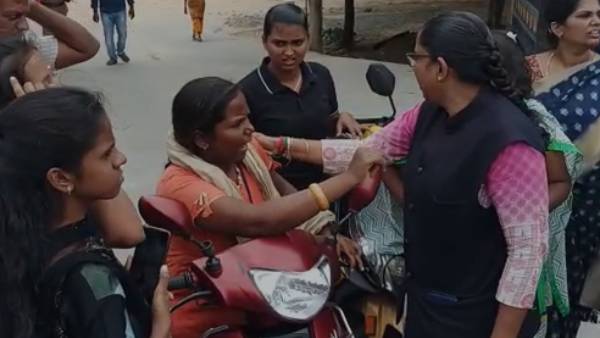 மாணவிகள் வாக்குவாதம்