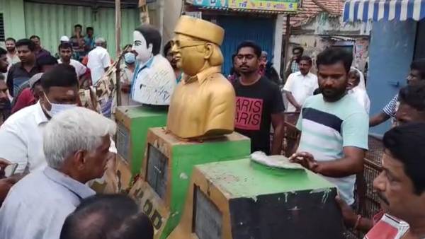 Periyar Statue near Namakkal bus stand was damaged by unidentified people Periyar Statue near Namakkal bus stand was damaged by unidentified people