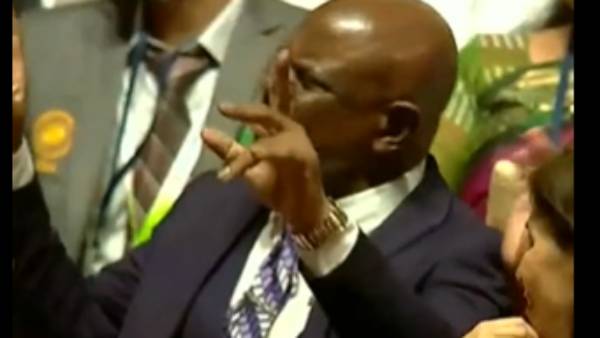 வெளிநாட்டவர்