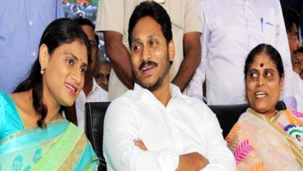  மகளுடன் கைகோர்க்க முடிவு