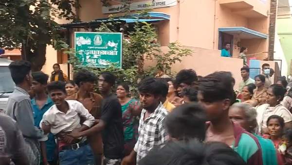 A youth killed a young girl by slitting her throat in madurai 