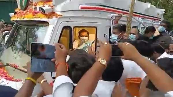 கிளம்பிய எடப்பாடி பழனிச்சாமி 