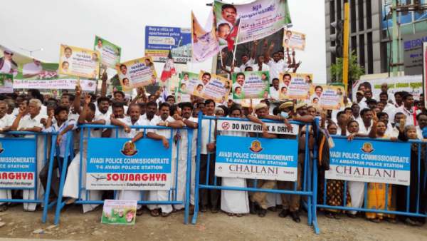  தொண்டர்கள் முழக்கம்