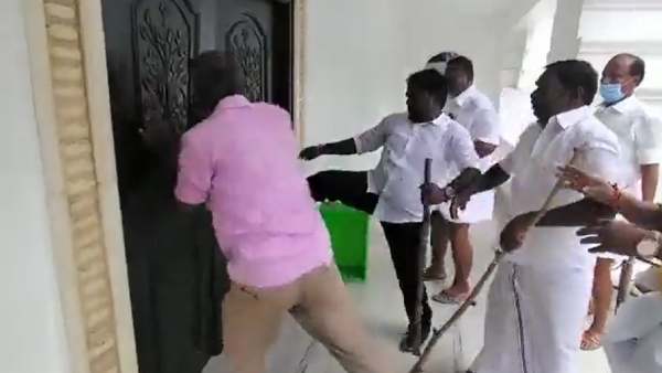 கதவு உடைப்பு 