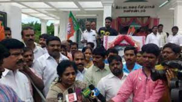 பல்வேறு தலைவர்களையும் 