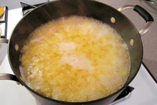 கொதிக்கும் எண்ணெய் ஊற்றி கொடூரம் கொதிக்கும் எண்ணெய் ஊற்றி கொடூரம்