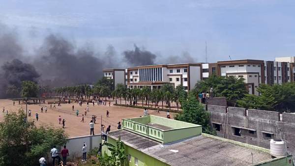 அமைப்பு நிர்வாகிகள் கைது 