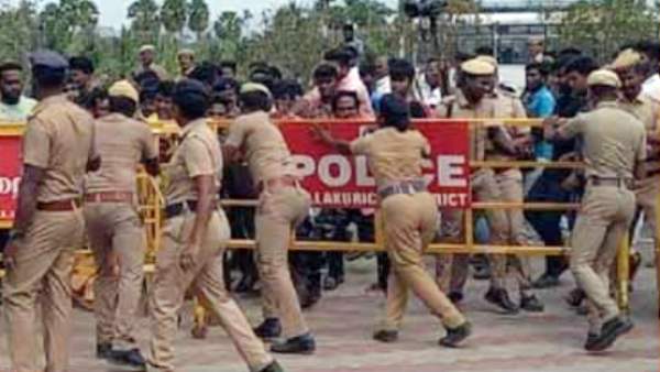 கட்டுக்குள் கொண்டு வந்த போலீசார் கட்டுக்குள் கொண்டு வந்த போலீசார்