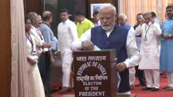 டெல்லியில் வாக்களிப்பு 