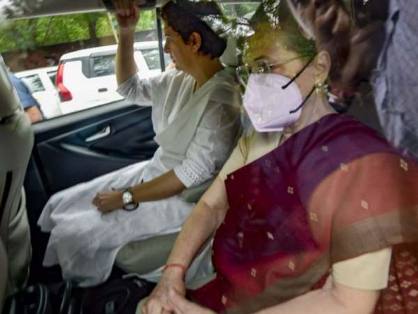 வாகனங்களுக்கு தீவைப்பு வாகனங்களுக்கு தீவைப்பு