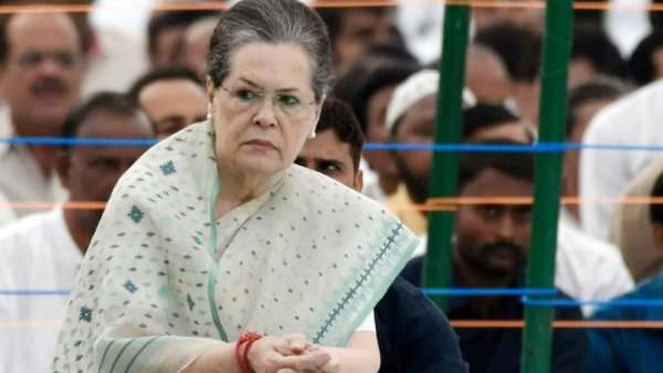 சோனியா காந்திக்கு சம்மன் சோனியா காந்திக்கு சம்மன்