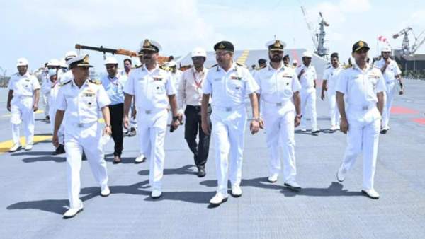 இந்திய கடற்படையிடம் ஒப்படைப்பு இந்திய கடற்படையிடம் ஒப்படைப்பு