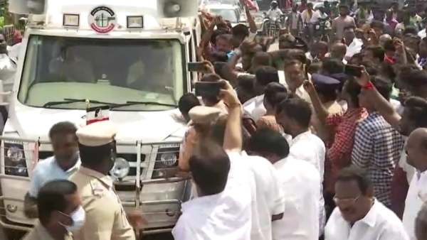 அதிமுகவை கைப்பற்றிய எடப்பாடி 