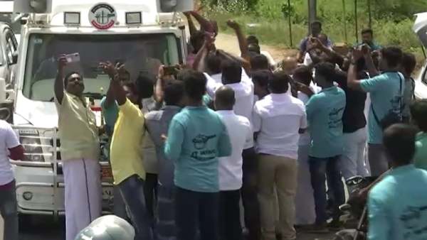  சசிகாவுக்கு ஆதரவு 