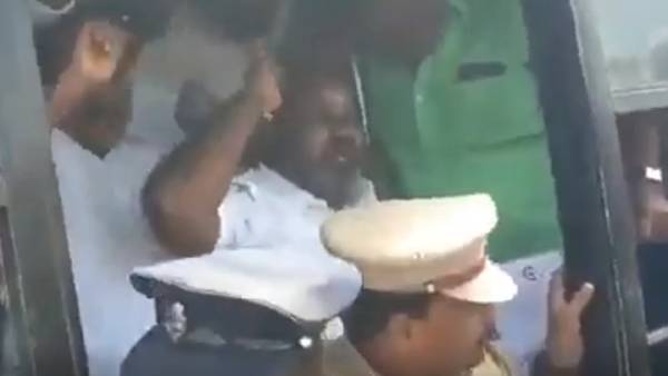 குண்டு கட்டாக கைது 