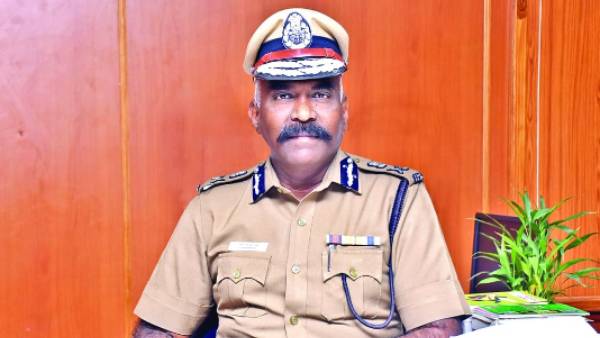 காவல் அதிகாரிகள் 