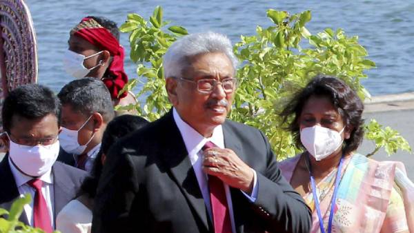 வெளிநாட்டுக்கு தப்பியோட்டம் 