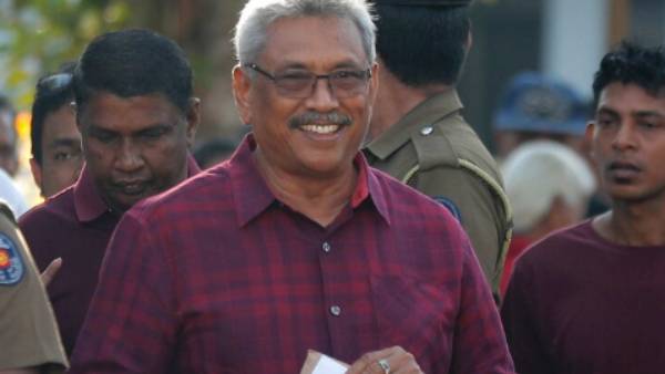 சிங்கப்பூர் புறப்படுகிறார். 