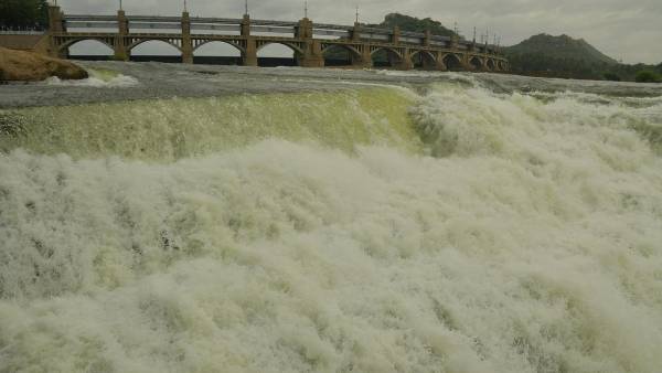 காவிரி ஆற்றங்கரைகளில் வெள்ளம் 