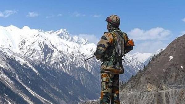 சீன எல்லையில் சாலை 