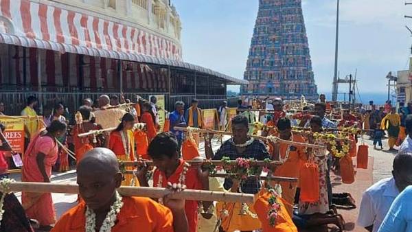 பக்தர்கள் விரத வழிபாடு