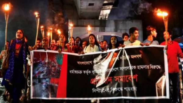  அமைதியான முறையில் போராட்டம்