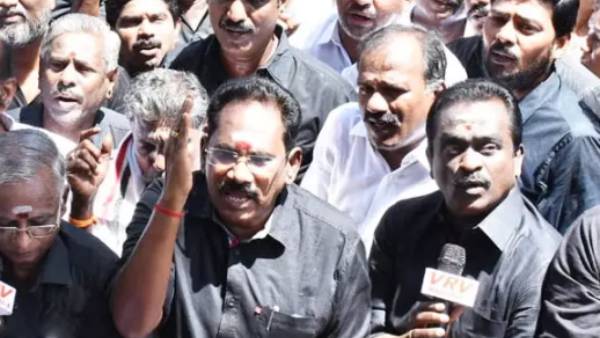 கருப்புச் சட்டையுடன் செல்லூர் ராஜூ