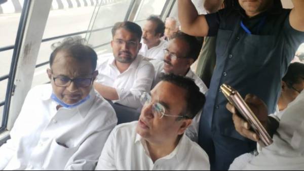 காங்கிரஸ் தலைவர்கள் கைது 