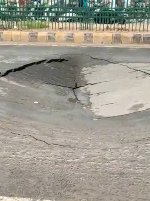 அம்பலப்படுத்திய மழை 