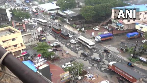 குண்டு குழியுமான சாலைகள் 