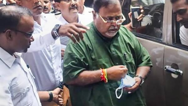 ரூ 50 கோடி பறிமுதல் ரூ 50 கோடி பறிமுதல்