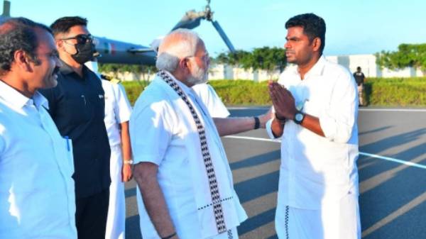 ராஜ் பவனில் மீட்டிங் 