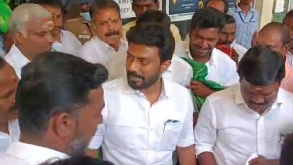 அதிமுக எம்.பி 