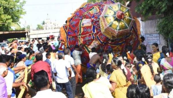 விபத்தில் சிக்கிய தேர் விபத்தில் சிக்கிய தேர்