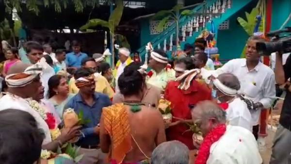 கையில் சூலத்துடன் 