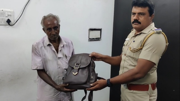 அதே பெண் 