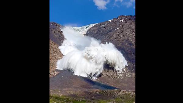 பனிசரிவு காட்சிகள் 