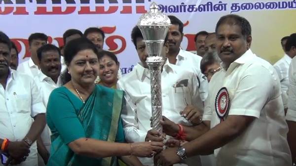 வெற்றிப்பாதையில் கழகம் 