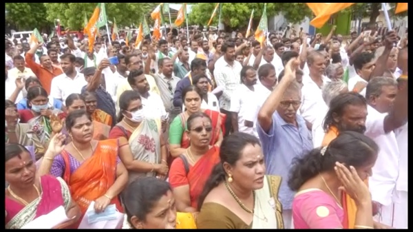 ஒரே இடத்தில் என்ஜின்கள் 