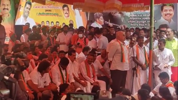  ரெண்டு அக்யூஸ்டு 